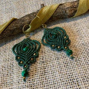Woven earrings-green